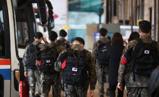 A씨는 "외출 통보가 오면 병사들은 즉시 경호 태세를 갖춘 채 대기해야 했다"고 전했다. 사진과 기사 내용은 무관. [사진=연합뉴스]