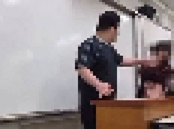 지난 10일 오전 10시께 서울 양천구 신정동 A고등학교에서 고3 학생이 수업 중 휴대전화를 쥔 손으로 교사의 얼굴을 가격하는 일이 발생했다. [사진=연합뉴스]