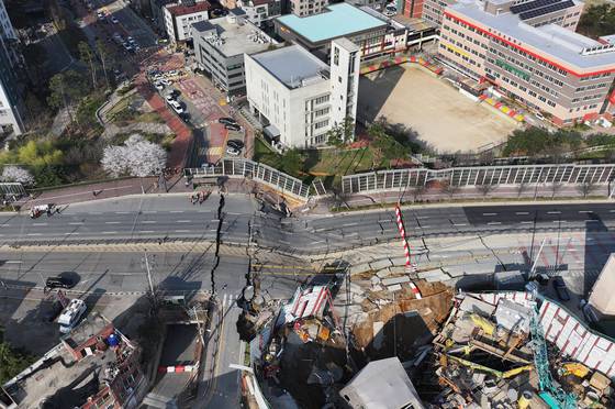 11일 경기도 광명시 일직동 신안산선 공사 현장에서 붕괴 사고가 발생했다. 사진은 사고 현장 모습. 연합뉴스