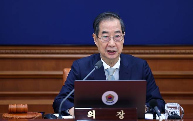한덕수 대통령 권한대행이 지난 1일 국무회의를 주재하고 있다.  /대통령실통신사진기자단
