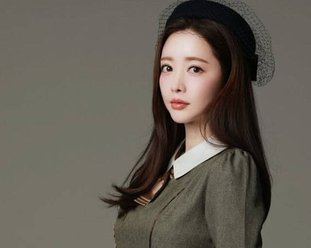 홍수아가 성형한 사실을 솔직하게 털어놨다. / 홍수아 SNS 캡처