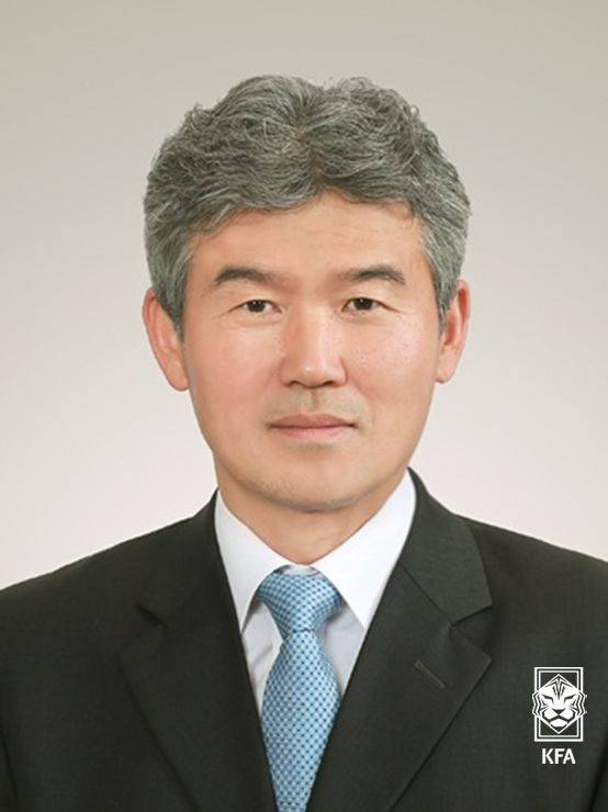 [서울=뉴시스]대한축구협회 새 전무 이사에 김승희 코레일 감독. (사진=대한축구협회 제공)