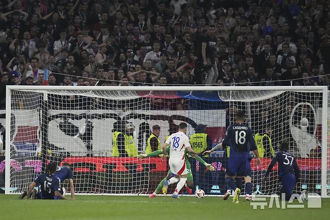 [리옹=AP/뉴시스] 프랑스 프로축구 리그앙 올림피크 리옹의 라얀 셰르키. 2025.04.10.