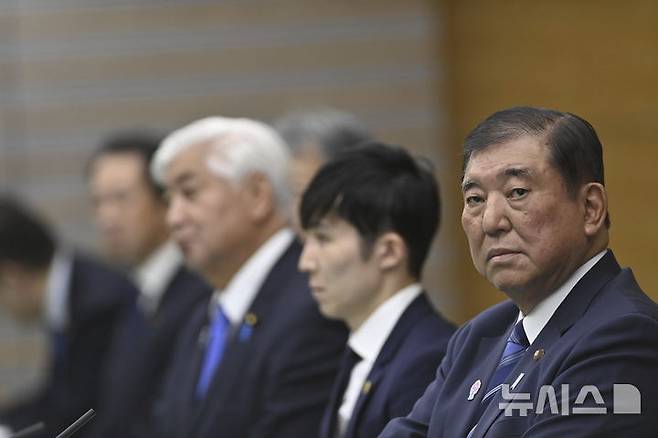 [도쿄=AP/뉴시스] 사진은 지난 9일 도쿄 총리 관저에서 마르크 뤼터 북대서양조약기구(NATO·나토) 사무총장과 회담하는 이시바 시게루 일본 총리. 2025.04.11.