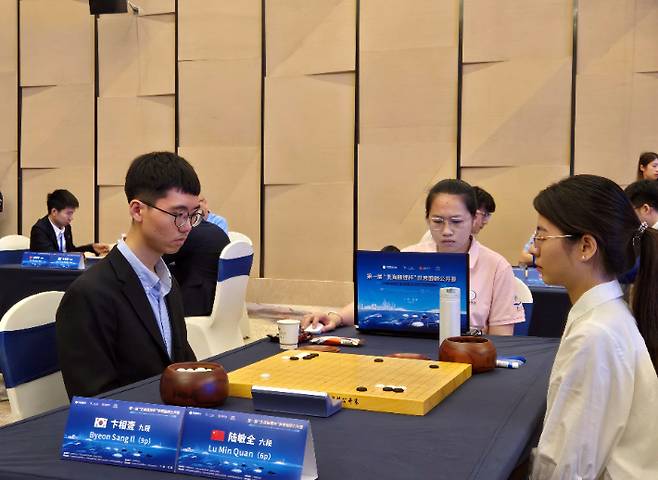 변상일 9단(사진 왼쪽)과 쑨텅위 7단의 대국 장면. 한국기원 제공