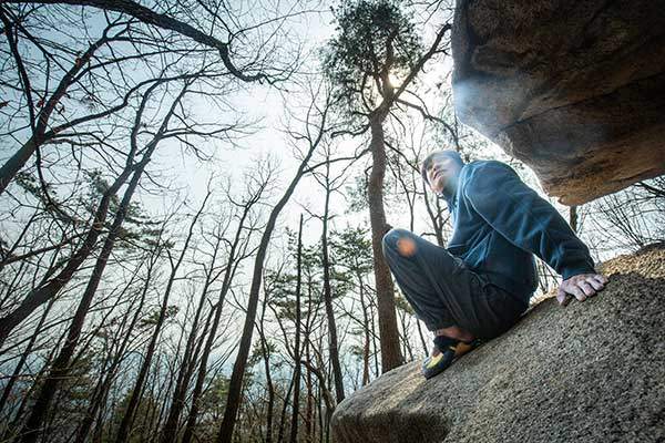 해가 드니 차갑기만 하던 바위에 온기가 돈다. 바위에 앉아 햇빛을 즐기니 이보다 여유로울 수 없다.