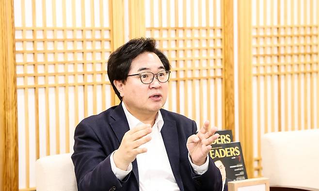 박일하 서울 동작구청장은 만원주택과 효도콜센터 등 세대별 맞춤형 정책을 통해 동작구를 모든 세대가 가장 살고 싶은 ‘파라다이스 도시’로 만들고 싶다고 말한다. 동작구 제공
