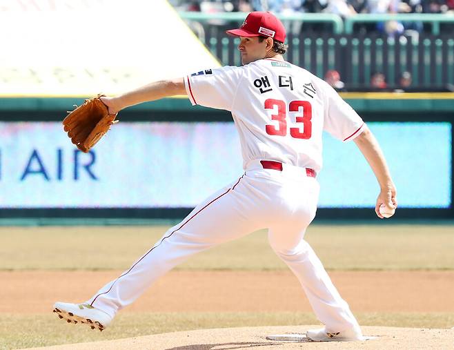 ▲ 앤더슨은 패스트볼의 수평적인 움직임을 되찾으며 구속과 구위 모두가 좋아졌다는 평가를 받았다 ⓒSSG랜더스