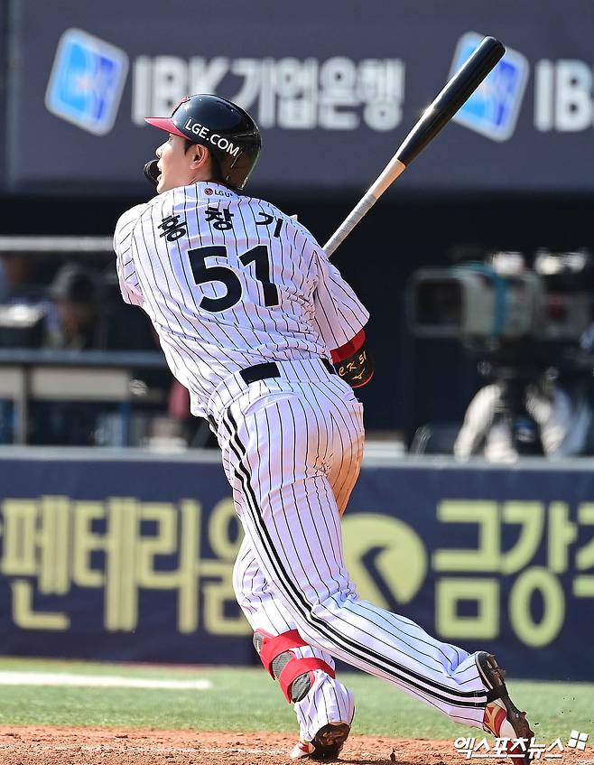 LG 트윈스 외야수 홍창기가 11일 잠실 두산전에서 결장한다. LG 염경엽 감독은 홍창기가 담 증세로 이번 주말 시리즈 출전이 불투명하다고 밝혔다. 엑스포츠뉴스 DB