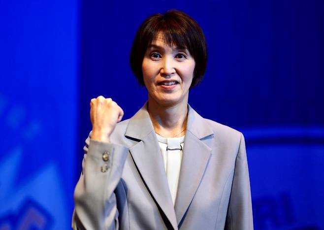 파이팅 포즈 취한 요시하라 흥국생명 감독 [촬영 이동칠]