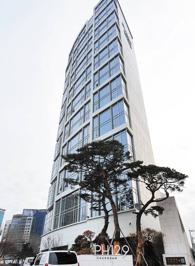 줄리아나 나이트클럽이 있던 자리에 들어선 서울 강남구 청담동의 '더펜트하우스 청담'. 2024년까지 4년 연속 한국에서 가장 비싼 아파트에 이름을 올렸다. /오종찬 기자