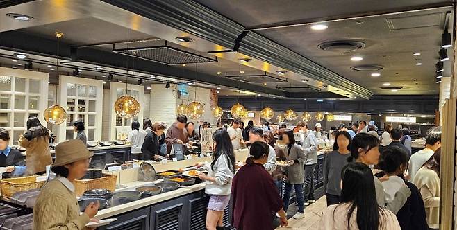 이랜드이츠가 운영하는 애슐리퀸즈는 가성비 뷔페로 주목 받으며 제 2의 전성기를 누리고 있다.