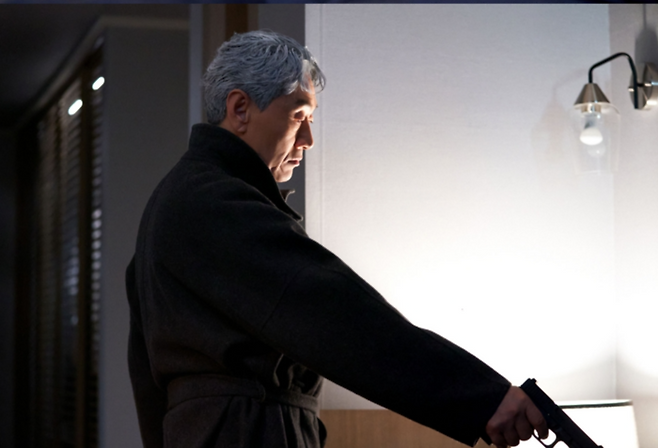 허준호가 박형식에게 총을 겨눈다.사진=SBS 제공