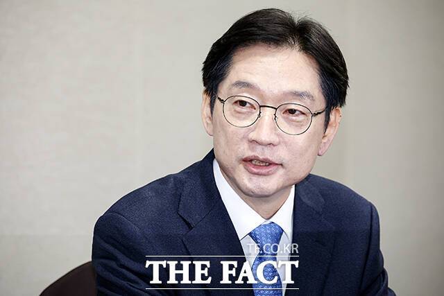 김경수 전 경남지사가 13일 6·3 대선 출마를 선언하며 "대통령 한 명이 앞장서고, 국민들에게 쫓아오라고 해서는 만들 수 없는 나라"라며 "하나의 정당이 권력을 독점하고, 일방적으로 밀어붙인다고 만들 수 있는 나라가 아니다"고 주장했다. /박헌우 기자