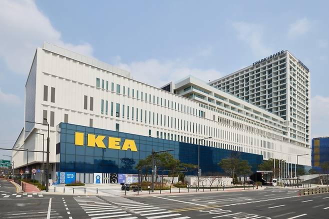 이케아 강동점 외부 전경