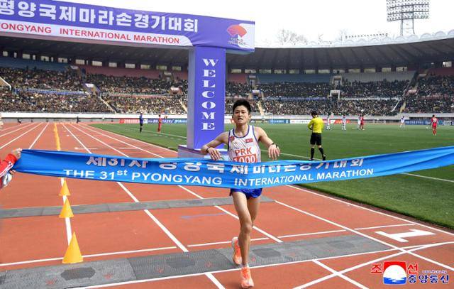 북한 김일성 생일을 맞아 지난 6일 제31차 평양국제마라톤경기대회가 열렸다고 조선중앙통신이 7일 보도했다. 평양=조선중앙통신 연합뉴스