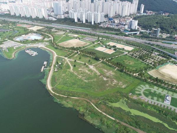 부산 북구가 추진하는 낙동선셋 화명에코파크의 수상극장 건립 예정지 전경. 부산 북구 제공