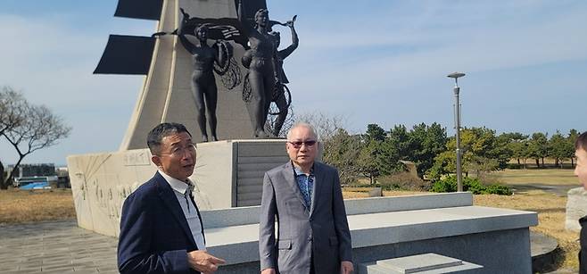 윤도준 동화약품 회장 (왼쪽 두번째)