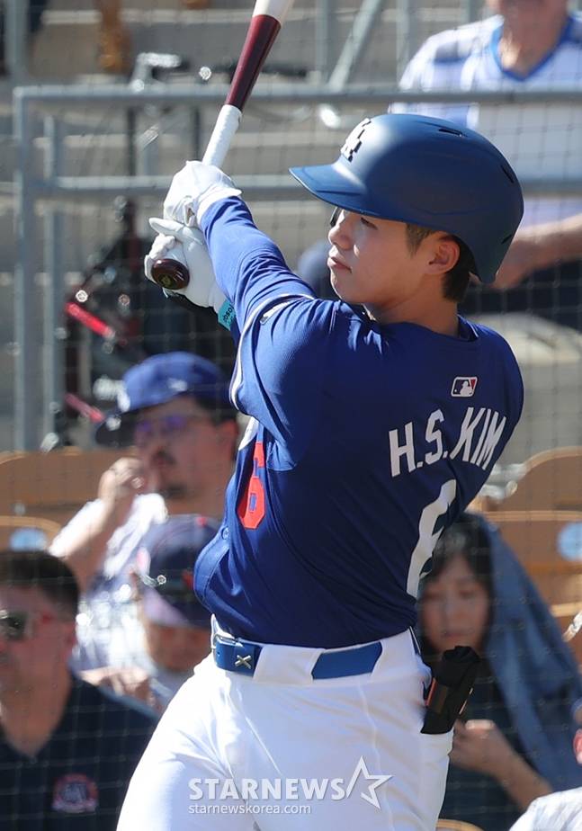 김혜성이 시범경기에서 타격하는 모습. /사진=김진경 대기자