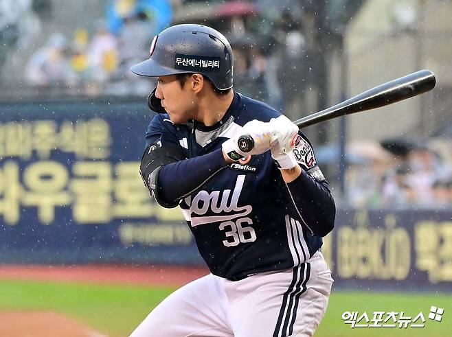 ​​12일 오후 서울 송파구 잠실야구장에서 열린 2025 신한 SOL Bank KBO리그 두산 베어스와 LG 트윈스의 경기, 두산 추재현이 타격하고 있다. 엑스포츠뉴스 잠실, 김한준 기자