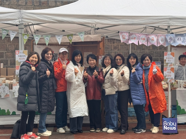 (사)서울시가정어린이집연합회는 서울시가 13일 오후 덕수궁길 차없는 거리에서 주최한 산불 피해 지역 돕기 플리마켓에 참여했다. ⓒ(사)서울시가정어린이집연합회