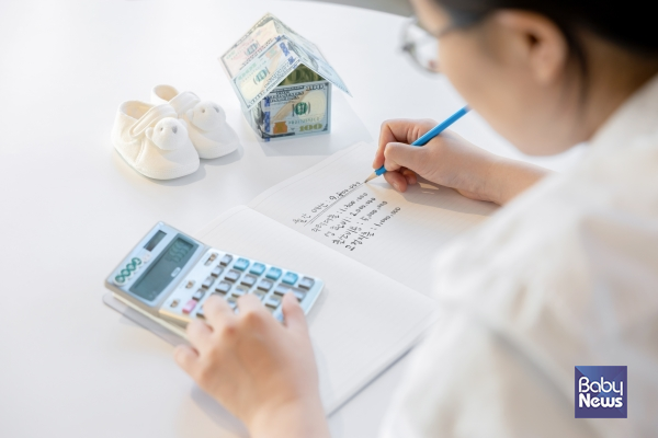 부모 10명 중 8명은 대학 등록금까지, 7명은 결혼자금까지, 6명은 주택 구입이나 취업 전 생계비까지, 4명은 능력이 닿는 한 계속 자녀를 지원할 의향이 있는 것으로 나타났다. ⓒ베이비뉴스