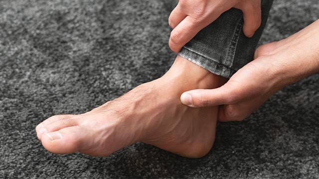 다리에 쥐가 나는 현상은 다양한 원인에 의해 나타날 수 있다｜출처: 게티이미지뱅크