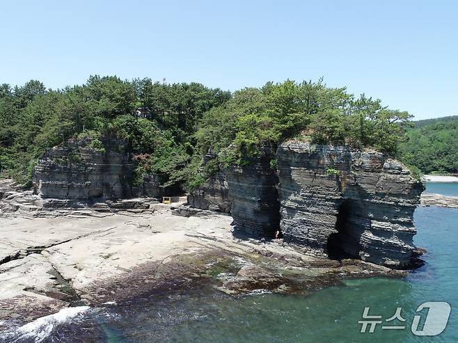 경남 고성군 고성공룡지질공원에 있는 병풍바위 모습(경남도 제공. 재판매 및 DB금지)