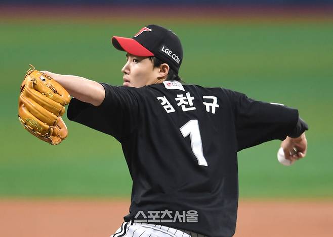 LG 임찬규가 10일 고척스카이돔에서 열린 2025 KBO리그 키움과의 경기에 선발 등판해 힘차게 공을 던지고 있다. 2025. 4. 10.  고척 | 박진업 기자 upandup@sportsseoul.com