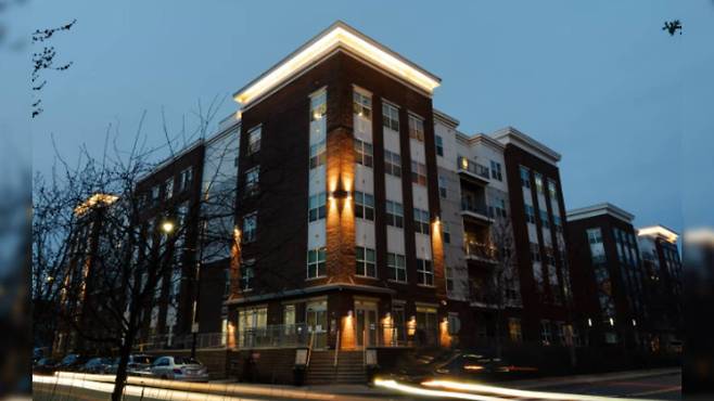 저명한 전문직 종사자들을 상대로 성매매가 이루어진 케임브리지의 고급 콘도 건물 / 월스트리트저널(WSJ) 보도화면 캡처