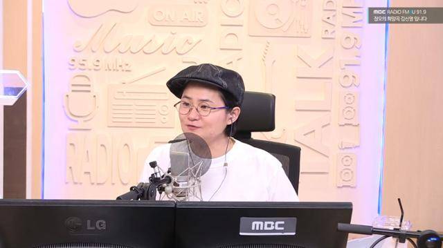 김신영이 '정오의 희망곡 김신영입니다' 생방송에 지각했다. 보이는 라디오 캡처