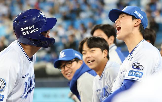 삼성 구자욱-이호성. 삼성 제공