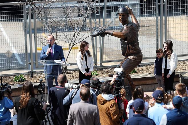 <yonhap photo-1216="">14일(한국시간) 열린 조 마우어의 동상 제막식 모습. [AFP=연합뉴스]</yonhap>