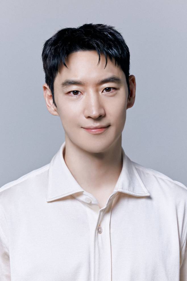 배우 이제훈.