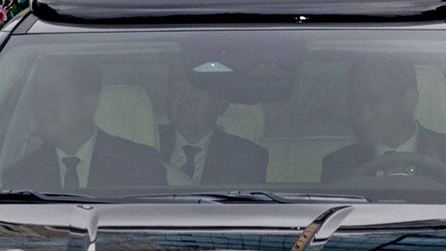 14일 오전 윤석열 전 대통령이 탄 승용차가 서울 서초동 서울중앙지법으로 들어서고 있다. 연합뉴스.