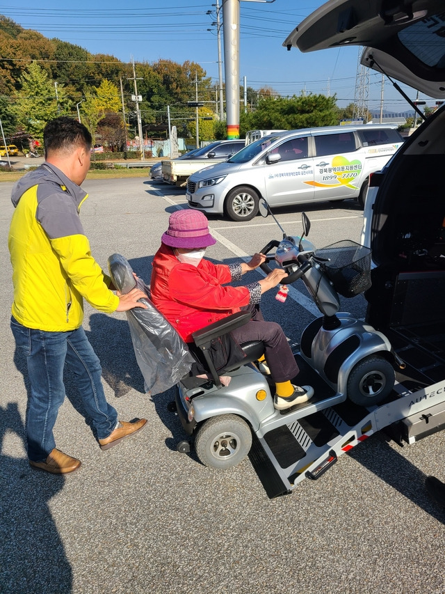 경북 김천시기 추진하는  교통약자 이동 지원 모습. 김천시청 제공