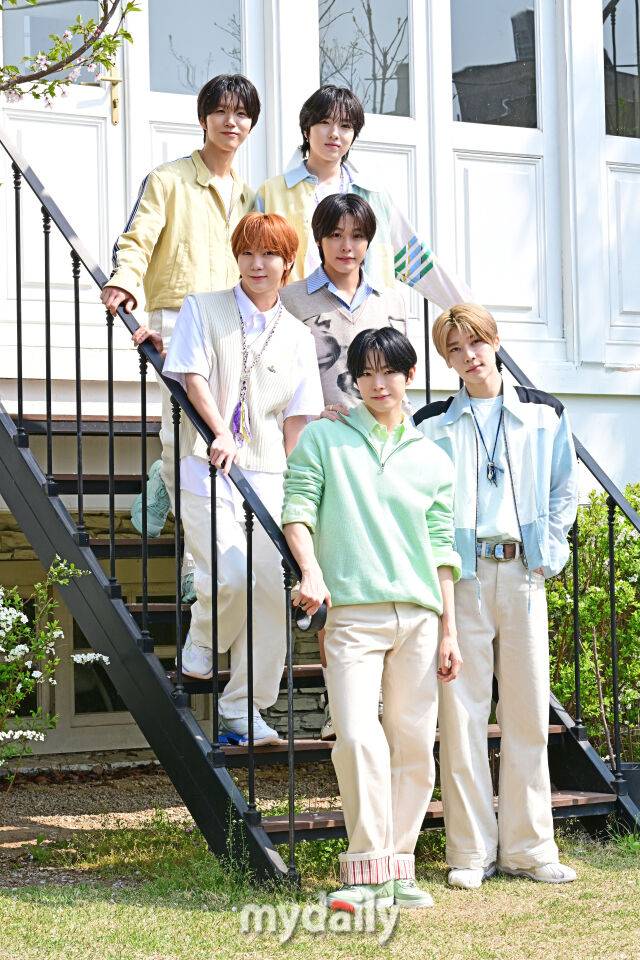 엔시티 위시(NCT WISH)가 10일 서울 이태원동 한 스튜디오에서 진행된 두 번째 미니앨범 'poppop(팝팝)' 인터뷰에서 포즈를 취하고 있다. / 한혁승 기자 hanfoto@mydaily.co.kr