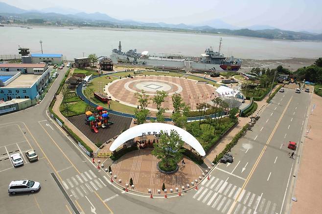 대명항 함상공원