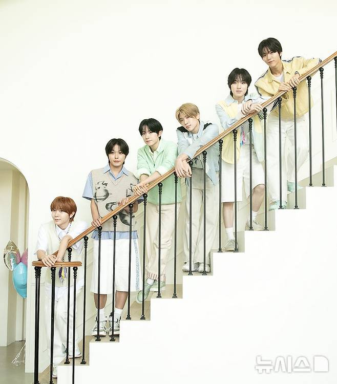 [서울=뉴시스] 김혜진 기자 = 그룹 NCT 위시가 지난 10일 오전 서울 용산구 로그먼트 빌라트에서 인터뷰에 앞서 포즈를 취하고 있다. 2025.04.14. jini@newsis.com