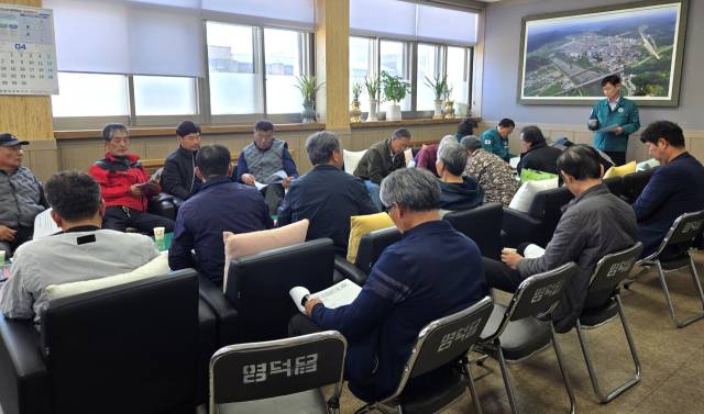 ▲ 최근 산불 이재민 임시 조립 주택 설명회 때 모습. ⓒ영덕군청