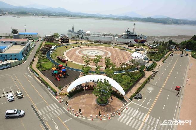 1코스 관광코스 대명항 함상공원.  사진제공ㅣ경기도북부청