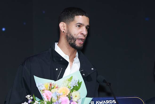 현대캐피탈 레오가 14일 서울 서대문구 스위스 그랜드 호텔에서 열린 도드람 2024~2025시즌 V리그 남자부 베스트 7에 선정된 후 소감을 밝히고 있다. 연합뉴스