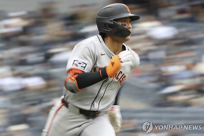 달리는 이정후 [AP=연합뉴스]