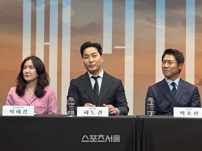 15일 시네마틱 오페라 ‘메러디스’ 제작발표회에서 (왼쪽부터) 이혜경 연출, 배우 하도권, 박호산이 작품에 대해 설명하고 있다. 사진 | 표권향 기자 gioia@sportsseoul.com