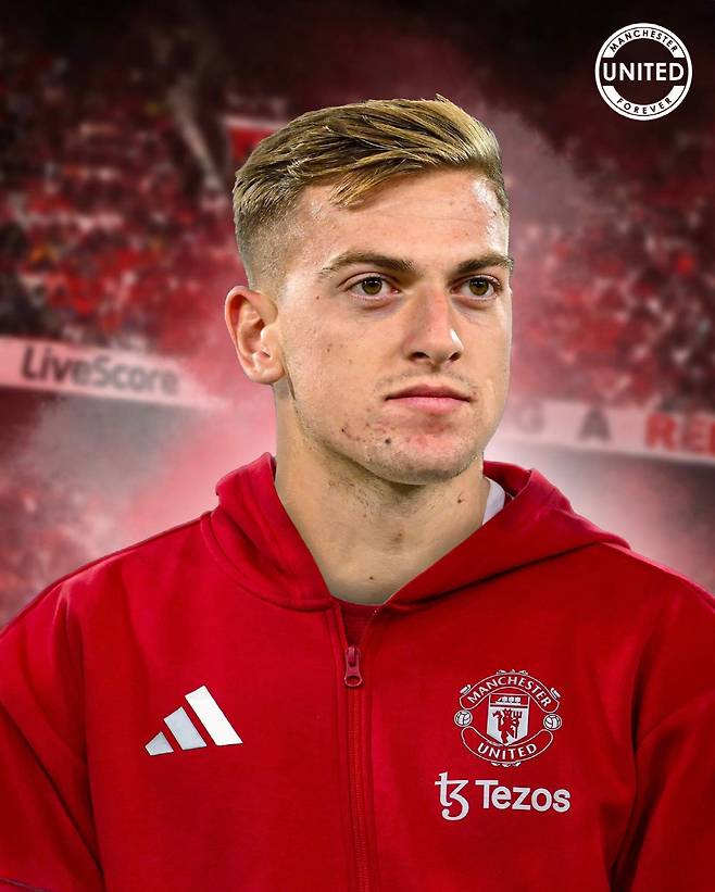 맨체스터 유나이티드가 리암 델랍의 영입 경쟁에서 앞섰다는 소식이다. 올 시즌 공식 경기가 34경기에서 12골 2도움을 기록한 델랍은 훌륭한 공격수 자원으로 많은 팀들의 관심을 받고 있다.

델랍의 소속팀 입스위치 타운이 잉글랜드 프리미어리그(EPL)에서 강등될 가능성이 크기 때문에 적은 비용에 영입할 수 있는 선수로도 인기다. 중앙 공격수 자원이 절실한 맨유 입장에서는 꼭 영입해야 할 자원으로 분류된다. 사진=SNS