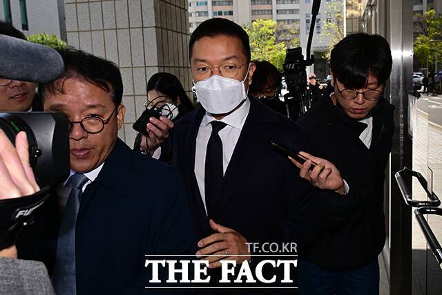 15일 서울 양천구 서울남부지방법원에서 열린 공판에 윤관 블루런벤처스 대표가 출석하고 있다.