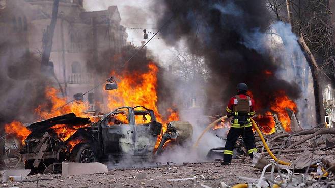 몇 분 간격으로 미사일 2기가 떨어졌다