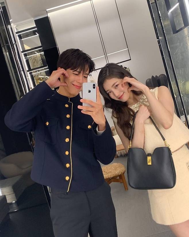 3_20250415_095228_493.jpg 박보검 수지 최신 셀카