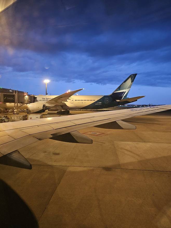 나리타공항에서 의인 이수현님 어머님 뵙고 인사드렸습니다