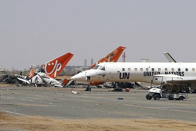 2025년 3월27일, 수도 하르툼 탈환 이후 공개된 국제공항엔 비행기들이 불태워져 있다. AP 연합뉴스